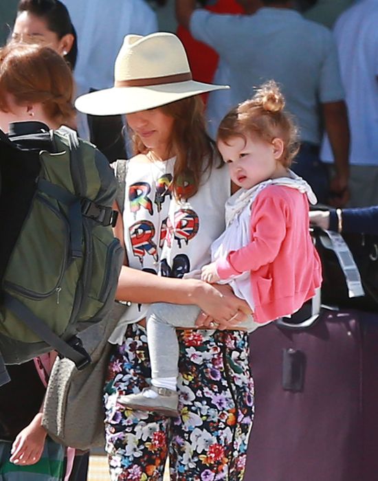 Jessica Alba modna nawet w podróży? (FOTO)