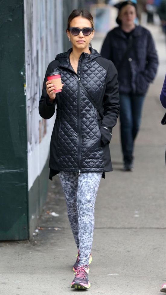 Skąd Jessica Alba bierze na TO siły? (FOTO)