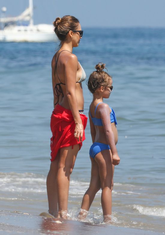 Jessica Alba przyłapana w bikini (FOTO) Jessica Alba przyłapana w bikini (FOTO)