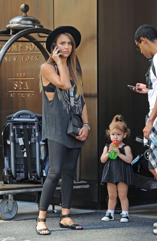 Tego dnia mama miała dla niej mniej czasu (FOTO)