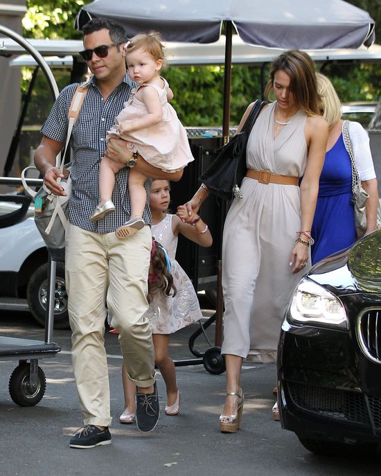 Jessica Alba i rodzinka w komplecie  