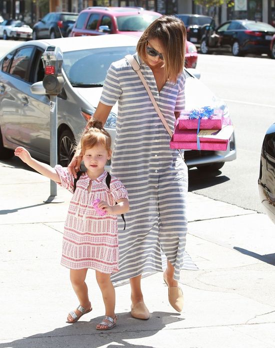 Nawet w takim worku potrafi wyglądać dobrze? (FOTO)