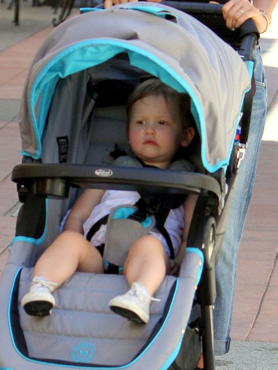 Jessica Alba ma ręce pełne roboty (FOTO)