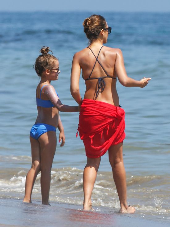 Jessica Alba przyłapana w bikini (FOTO) Jessica Alba przyłapana w bikini (FOTO)