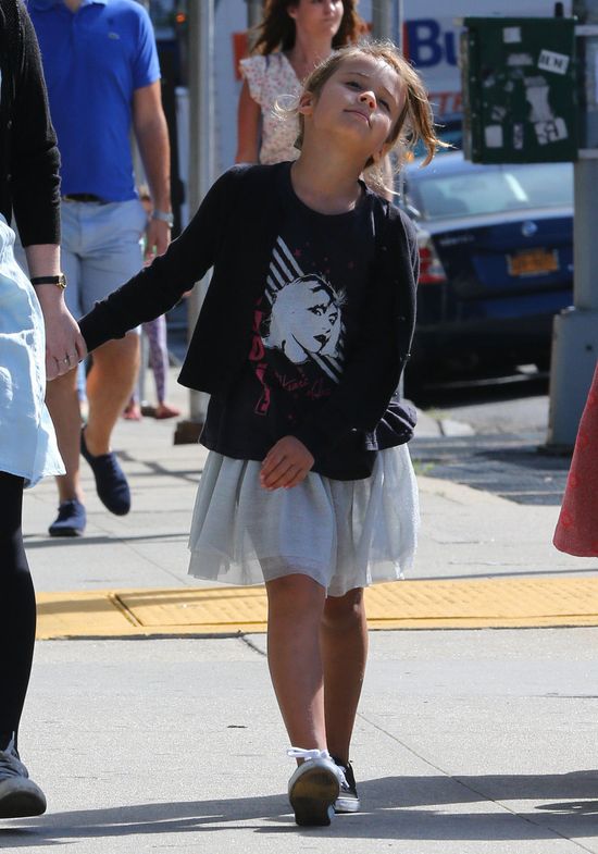 Jessica Alba na spacerze niczym na wybiegu (FOTO) Jessica Alba na spacerze niczym na wybiegu (FOTO)