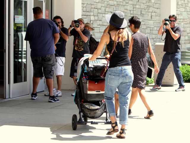 Jessica Alba ma ręce pełne roboty (FOTO)