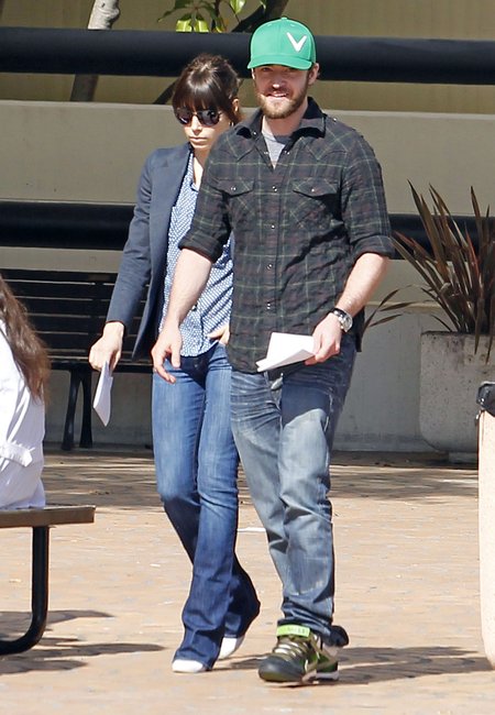 Jessica Biel nie potrafi się sama ubrać! Jessica Biel nie potrafi się sama ubrać!