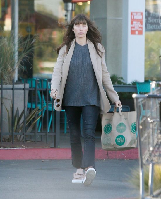 Jessica Biel nie przemyślała stylizacji i dała początek wielu plotkom