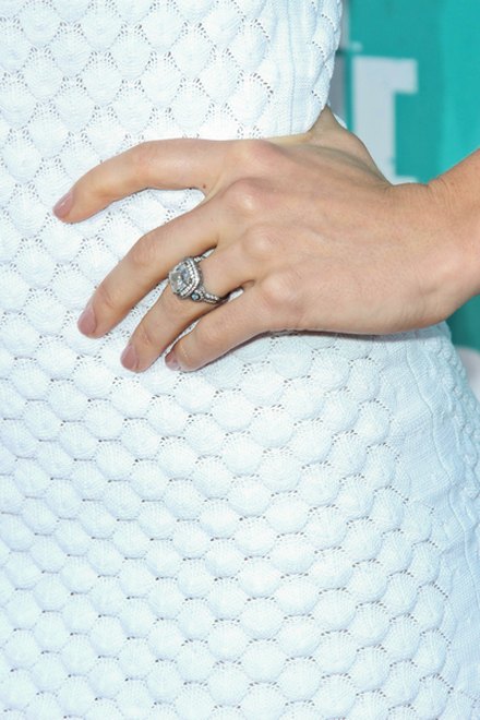 Jessica Biel bez narzeczonego... (FOTO)