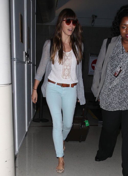 Jessica Biel na lotnisku (FOTO)