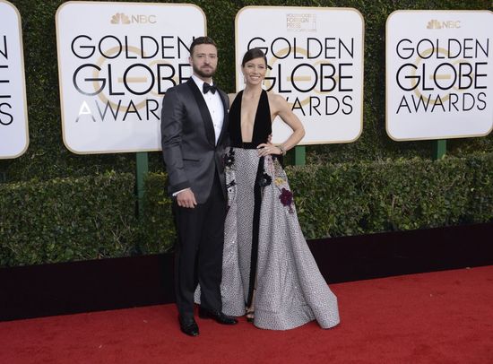 Jessica Biel królową Złotych Globów. Jej kreacja powala! (FOTO)