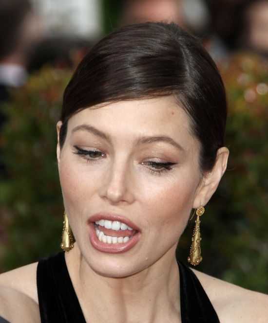 Jessica Biel królową Złotych Globów. Jej kreacja powala! (FOTO)