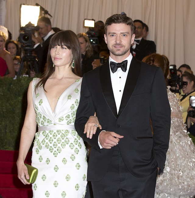 Jessica Biel bez narzeczonego... (FOTO)