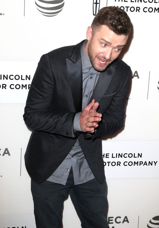 Zbliżenie na brzuszek Jessiki Biel (FOTO)