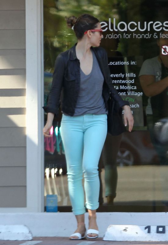 Zgrabna pupa i stylowe okulary.