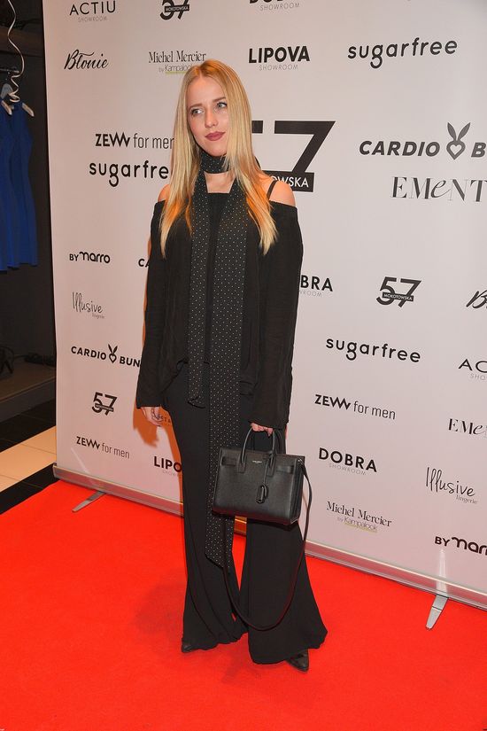 Jessica Mercedes ... (wstaw czasownik) na ściance (FOTO)