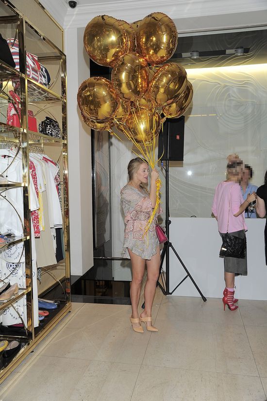 Jessica Mercedes co rusz chroniła się przed wpadką (FOTO)