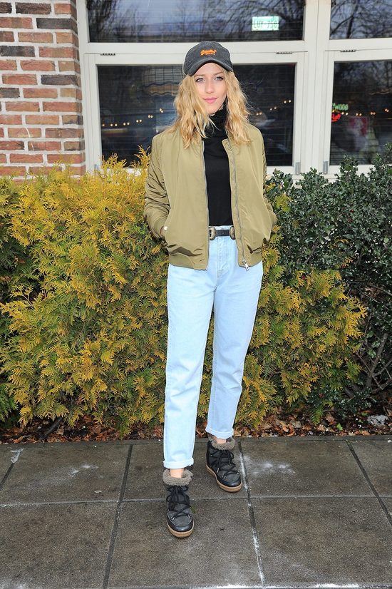 Jessica Mercedes przypomina fance... Anastasię z 50 twarzy G Jessica Mercedes przypomina fance... Anastasię z 50 twarzy G