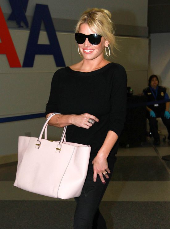 Usta Jessiki Simpson przypominają kaczy dzióbek (FOTO)