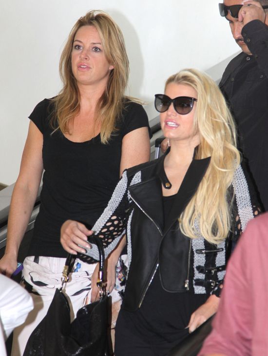 Jessica Simposon chwali się umięśnionymi nogami (FOTO)