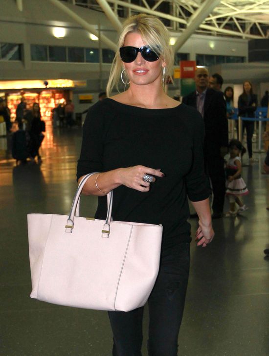 Usta Jessiki Simpson przypominają kaczy dzióbek (FOTO)