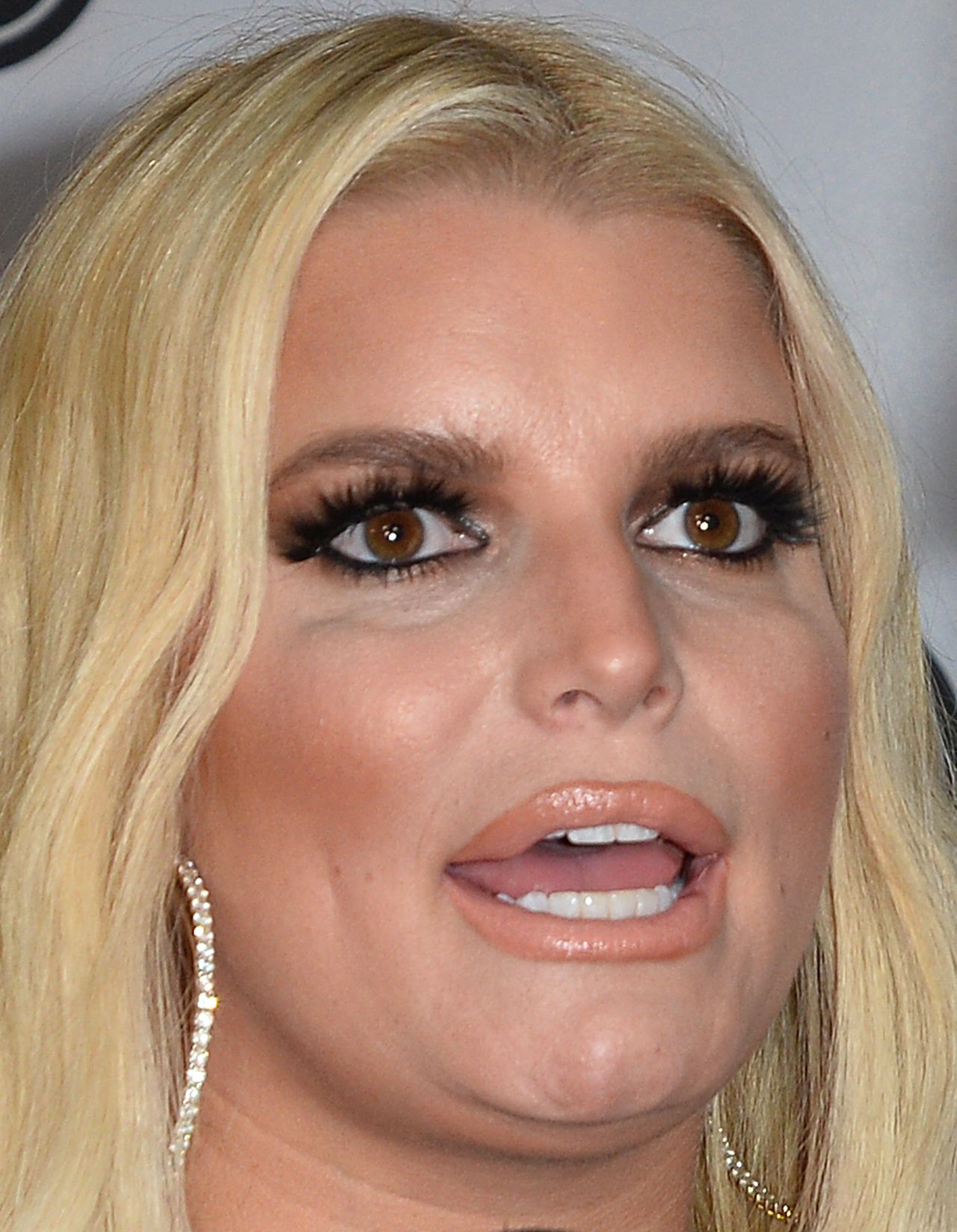 Jessica Simpson ma tego samego KOSZMARNEGO fryzjera co Joanna Liszowska?