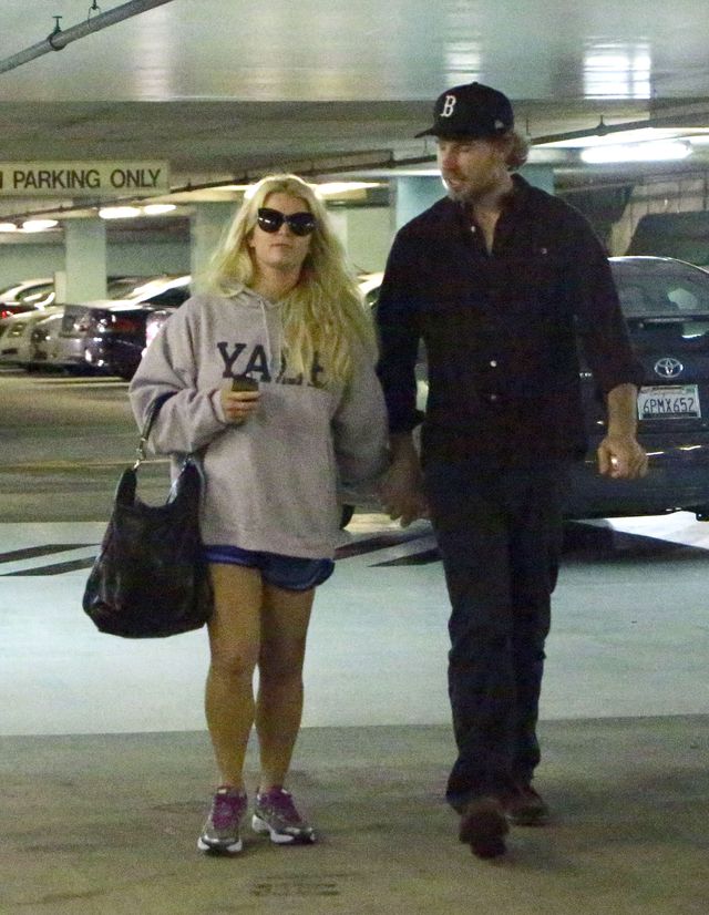 Jessica Simpson - niska i wcale nie taka szczupła? (FOTO)