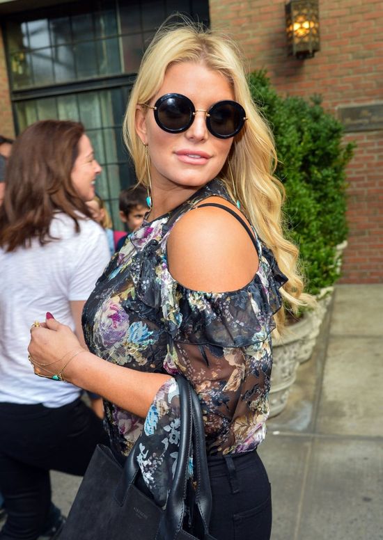 To, co zrobiła w samolocie Jessica Simpson woła o pomstę do nieba 