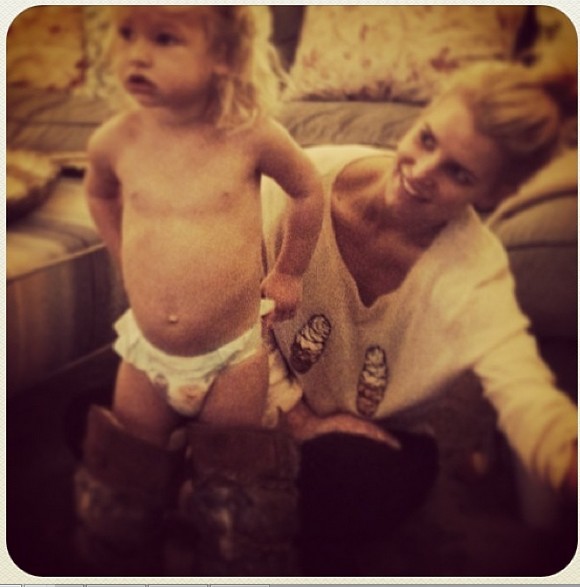 A na koncie Jessiki Simpson pieluchy (FOTO)