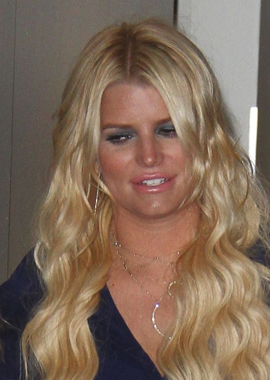 Ciężkie przeżycia Jessiki Simpson odpowiadają za jej alkoholizm