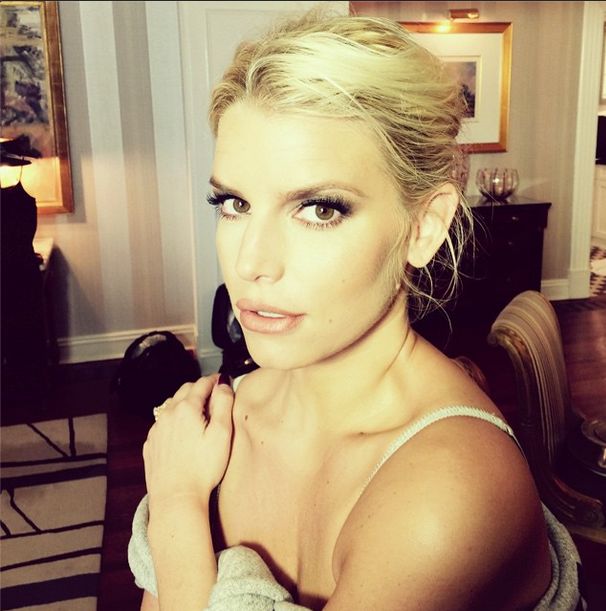 Jessica Simpson przefarbowała włosy (FOTO)