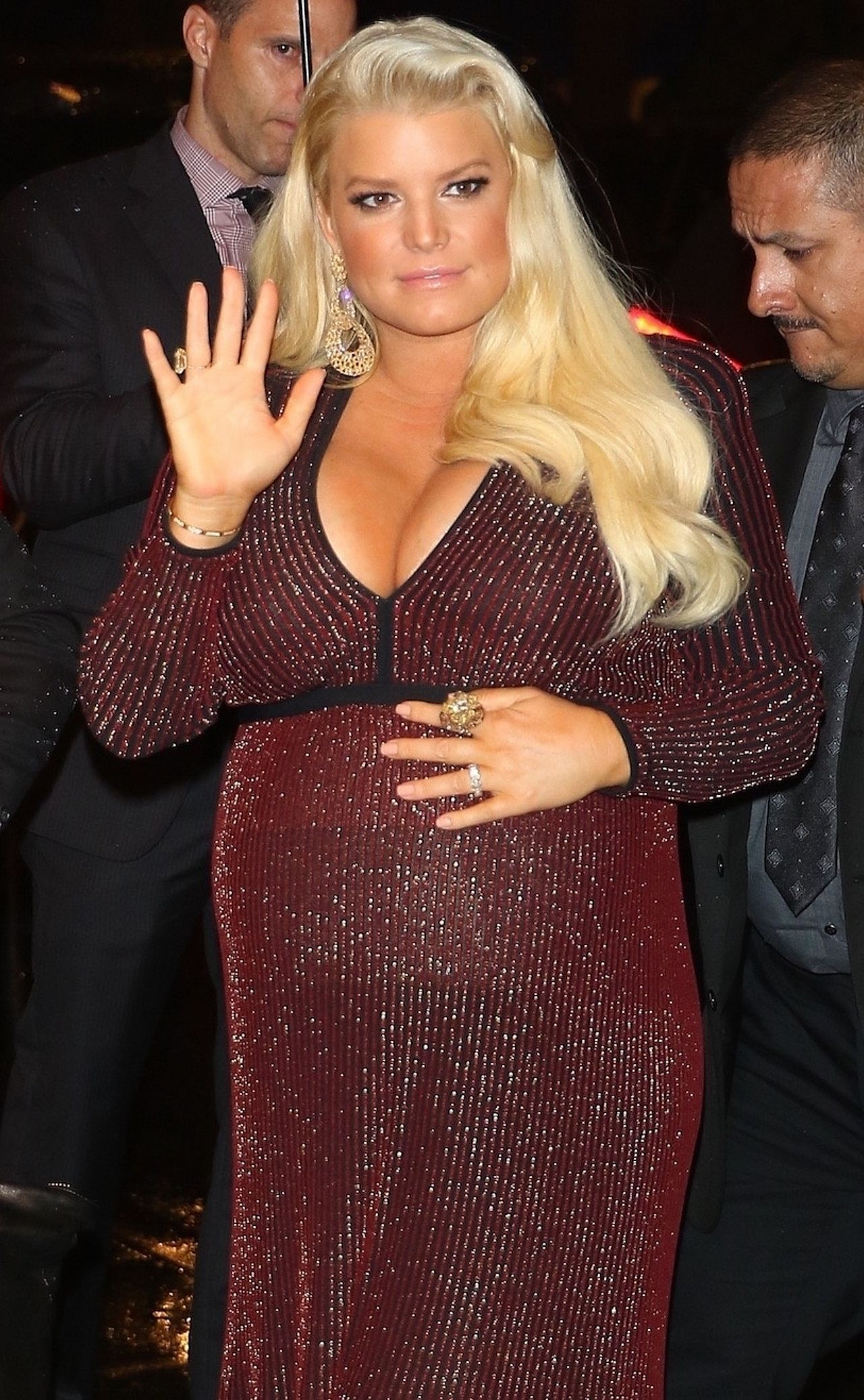 Jessica Simpson wygląda, jakby zaraz miała URODZIĆ (ZDJĘCIA)