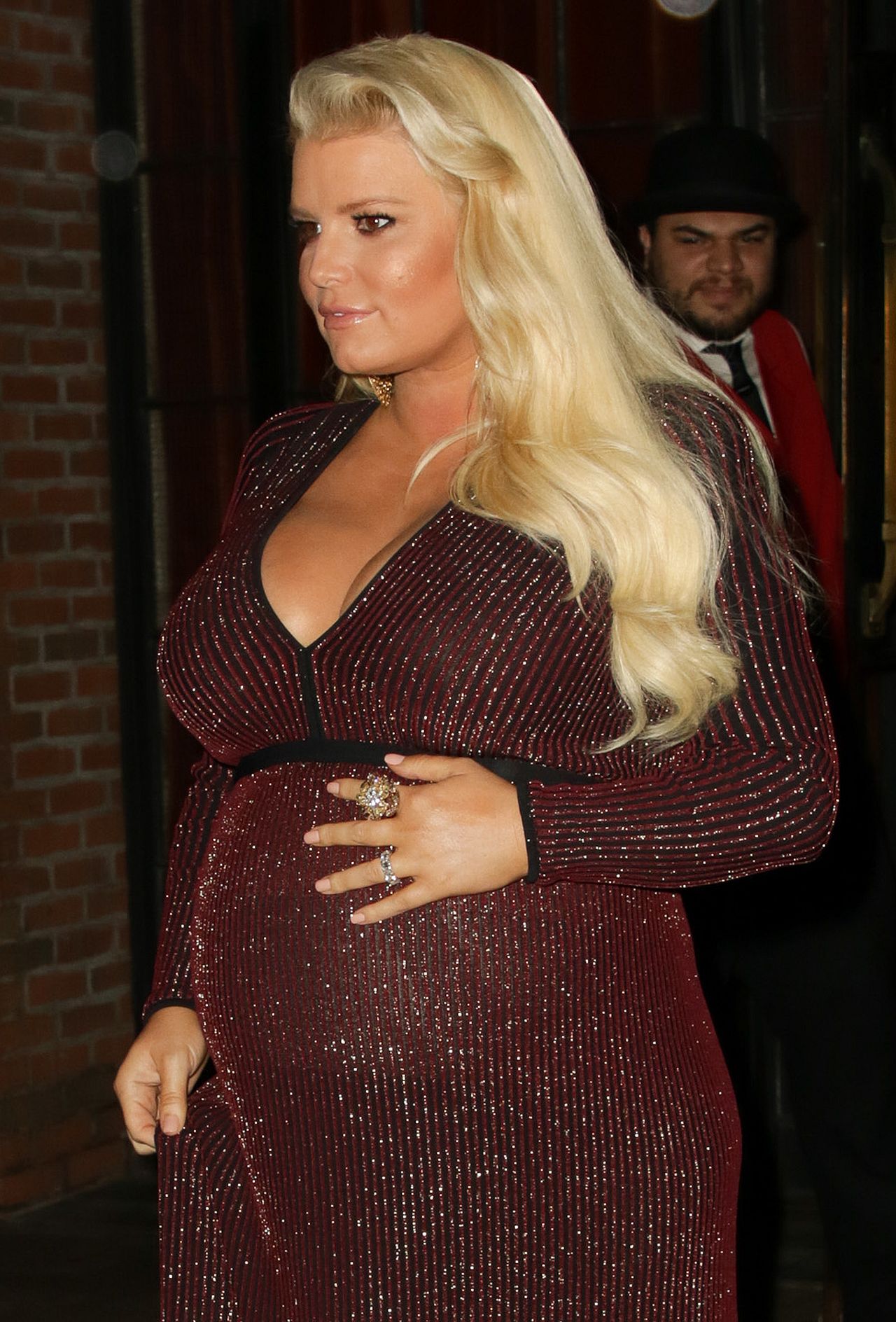 Jessica Simpson wygląda, jakby zaraz miała URODZIĆ (ZDJĘCIA)