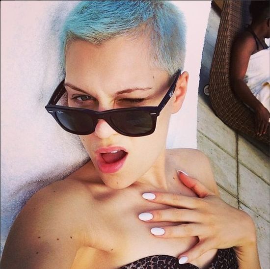 Jessie J eksperymentuje z włosami (FOTO)