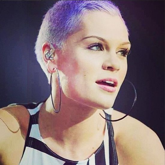 Jessie J eksperymentuje z włosami (FOTO)