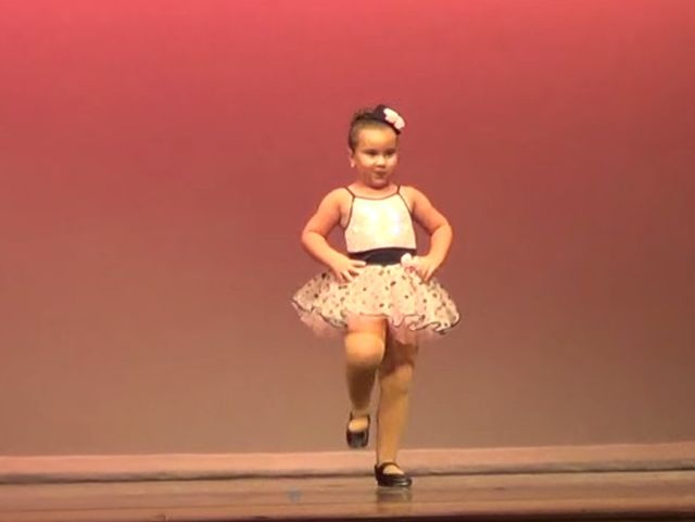 Taniec tej dziewczynki to ABSOLUTNY HIT!