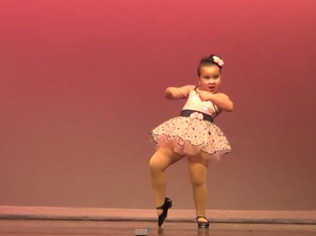 Taniec tej dziewczynki to ABSOLUTNY HIT!