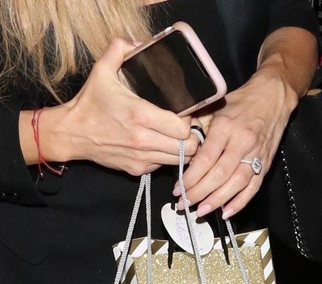 Joanna Krupa sama na zakupach - mamy nowe zdjęcia po plotkach o rozstaniu