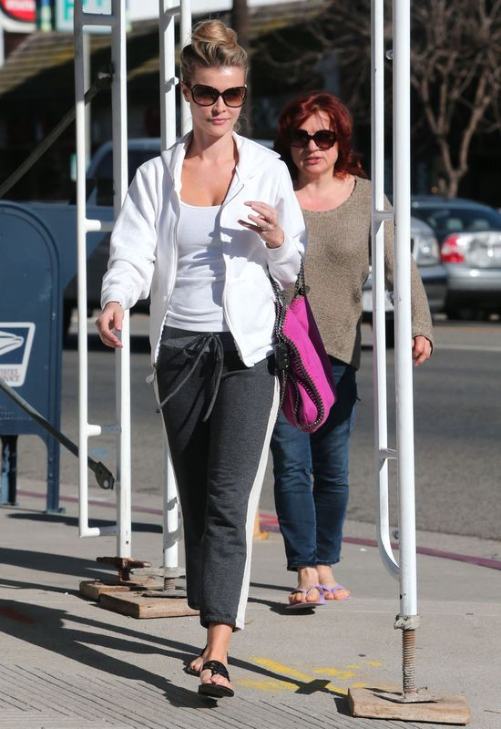 Joanna Krupa z mamą na lunchu (FOTO)