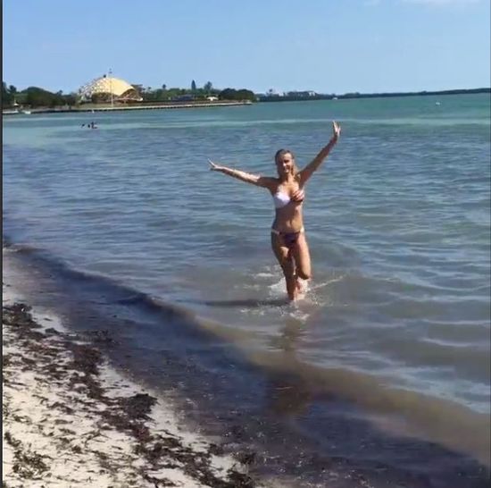 Zagraniczne media zachwycone Joanną Krupą w skąpym bikini Zagraniczne media zachwycone Joanną Krupą w skąpym bikini