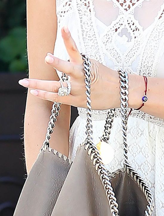 Policjant nie pozwolił Joannie Krupie spokojnie zjeść (FOTO) Policjant nie pozwolił Joannie Krupie spokojnie zjeść (FOTO)