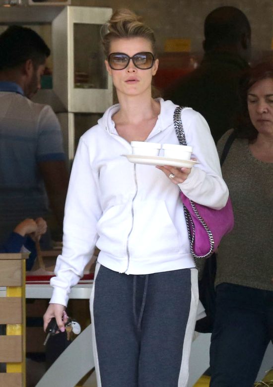 Joanna Krupa z mamą na lunchu (FOTO)