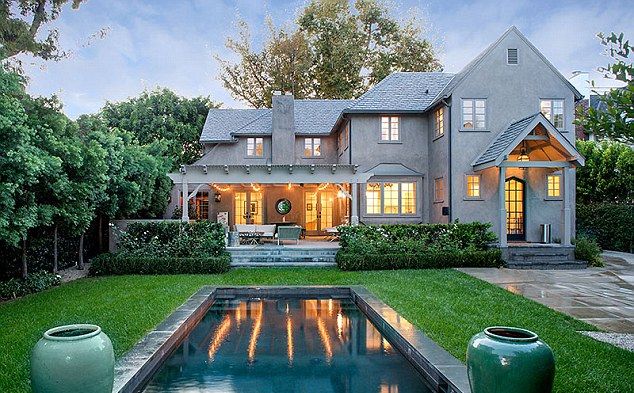 Joe Jonas sprzedaje mieszkanie, bo przypomina mu Gigi?