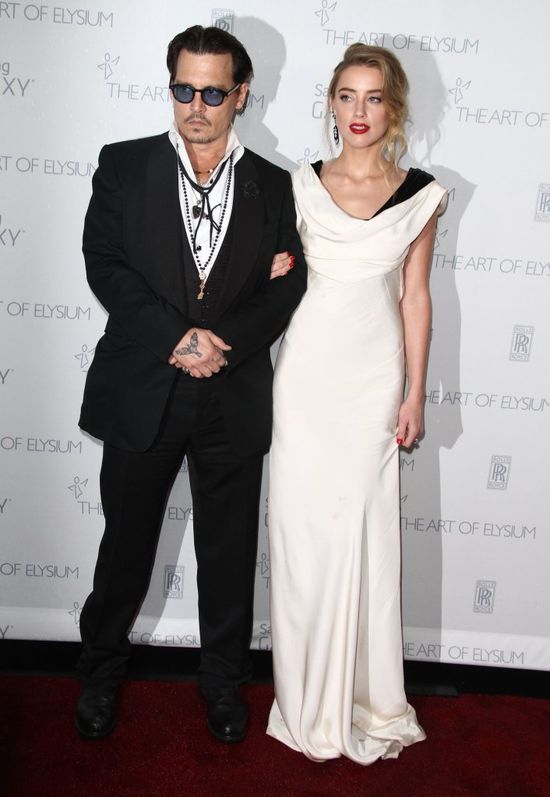 Johnny Depp został zaatakowany przez chupacabrę! Johnny Depp został zaatakowany przez chupacabrę!