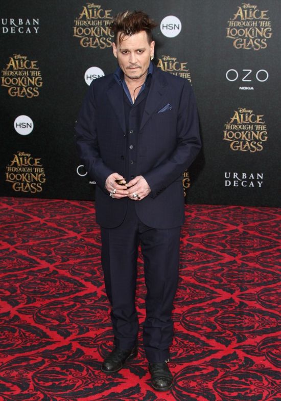 Gwiazdy na premierze Alicji pp drugiej stronie lustra (FOTO)