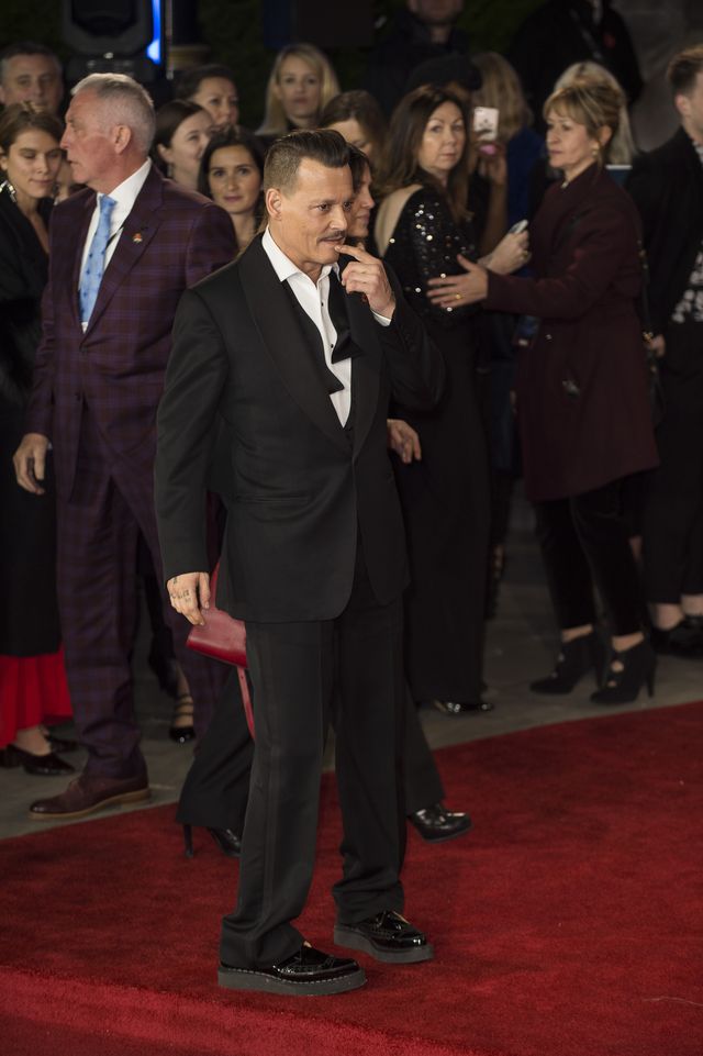 Czy Johnny Depp był pijany na premierze Morderstwa w Orient Expressie? (ZDJĘCIA)
