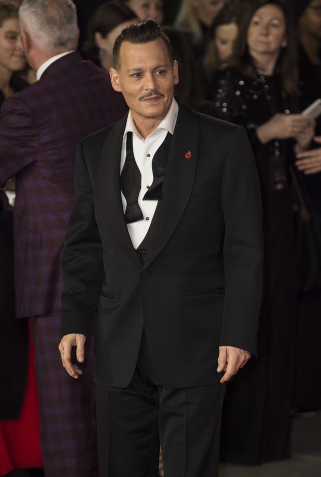 Zobaczcie, jak fanki rzucają STANIKI na 54-letniego Johnny'ego Deppa Zobaczcie, jak fanki rzucają STANIKI na 54-letniego Johnny'ego Deppa