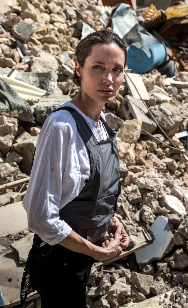 Takiej Angeliny nie zobaczycie na ściankach (ZDJĘCIA)