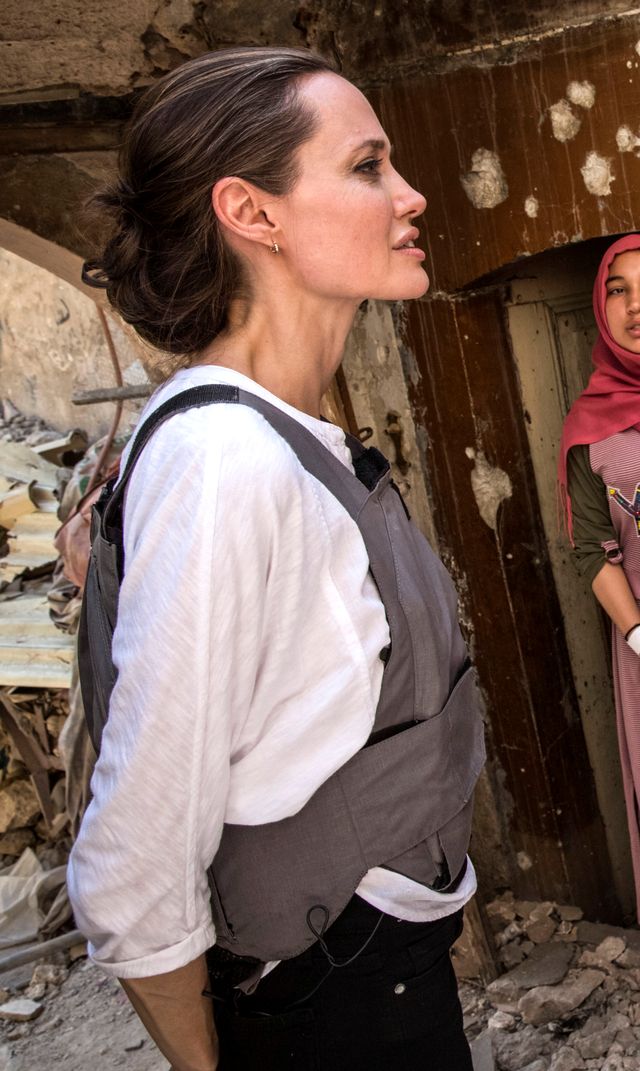 Takiej Angeliny nie zobaczycie na ściankach (ZDJĘCIA)