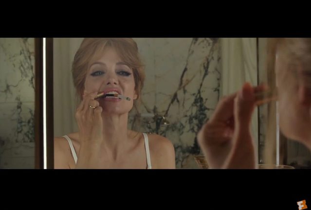 Jolie pali, bije i bierze prochy. Pitt nie jest lepszy Jolie pali, bije i bierze prochy. Pitt nie jest lepszy